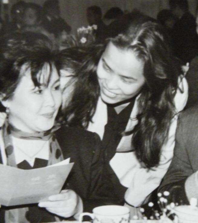 一首爱的奉献女版,一首爱的奉献原唱