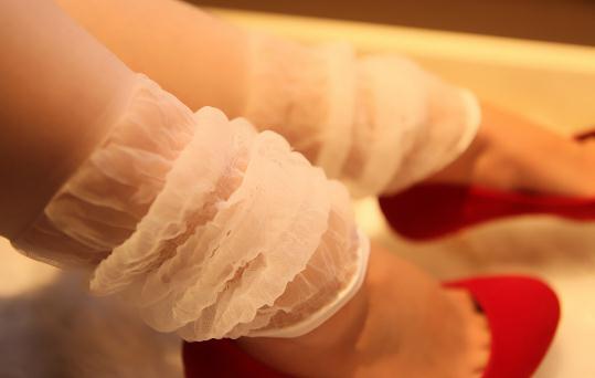 袜子破了别扔还能穿,长筒袜脱丝了怎么修补