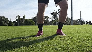 初学者足球点球技巧,五个初学者必会的足球基本技巧