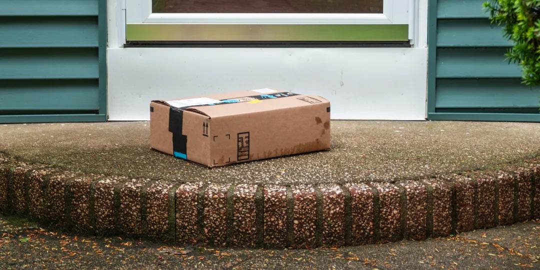 来美国五个月丢了10件快递,美国网购每天运送150万个包裹