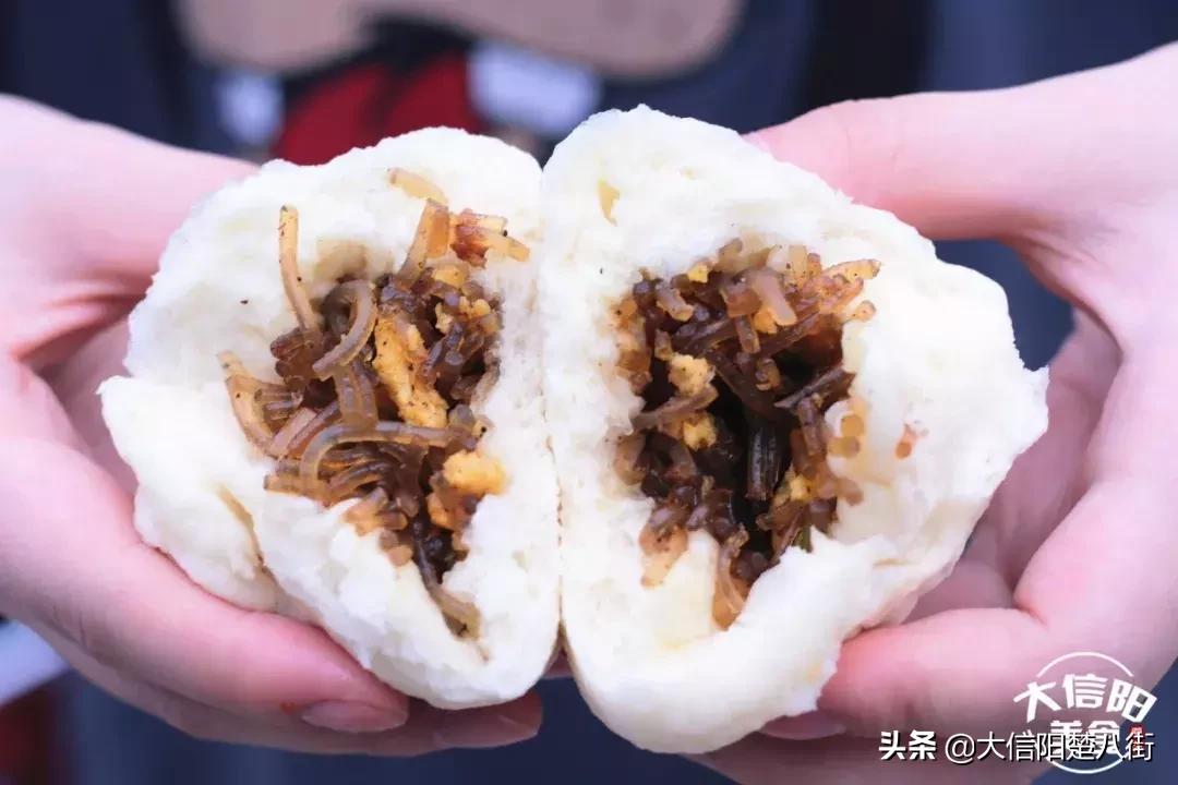 探店：信阳这家十年无名包子铺，据说排队到腿软也要吃？