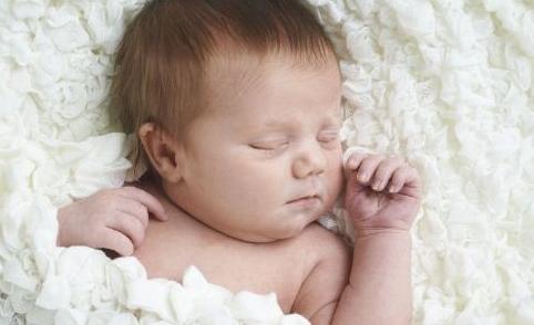 宝宝睡觉满头大汗是热的还是缺钙,宝宝睡觉满头大汗真的是因为热吗