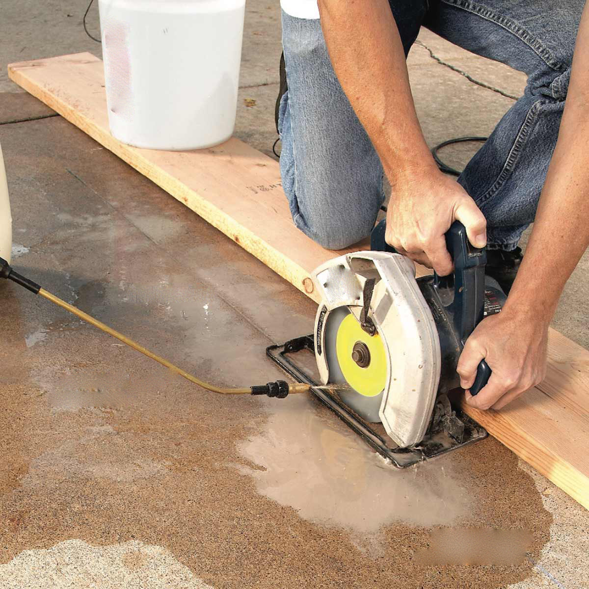 院子里的水泥裂开,院子新浇的水泥地开裂怎么补救