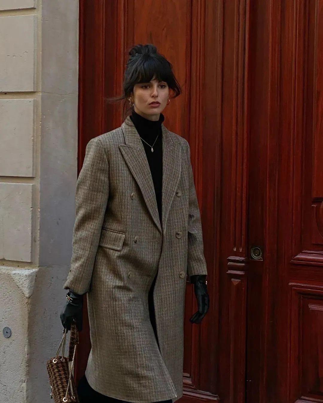 墨绿色格纹大衣怎样搭配好看,短款格纹毛呢大衣的搭配方法