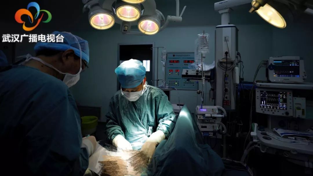 女童抠破“小红疙瘩”致下肢坏死，3次手术保命！医生：出现这些症状别不在意