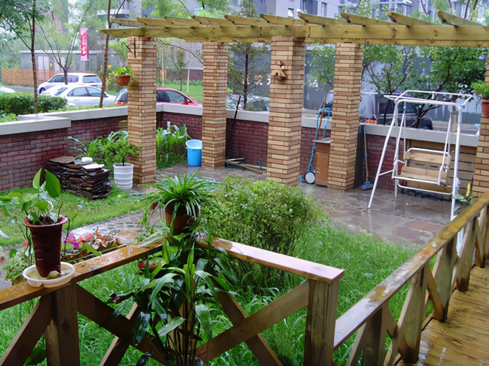 一楼带院子的房子能不能买？住过一楼的业主，告诉你该不该买