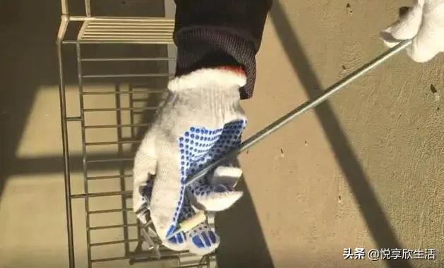 吊顶打孔怎么样才能打不到龙骨,吊顶上打孔需要注意什么