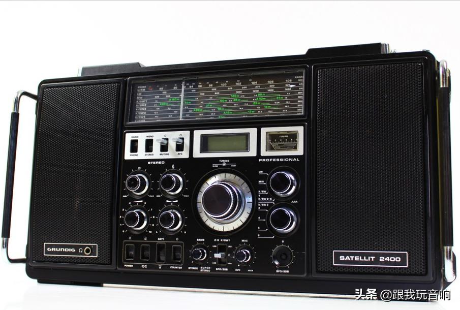 这是一款80年代根德公司推出的Satellit2400SL多波段便携式收音机