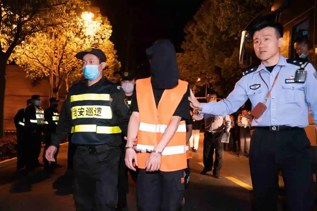 特大外汇诈骗案告破涉案3000余万,上海警方破获虚拟平台外汇诈骗