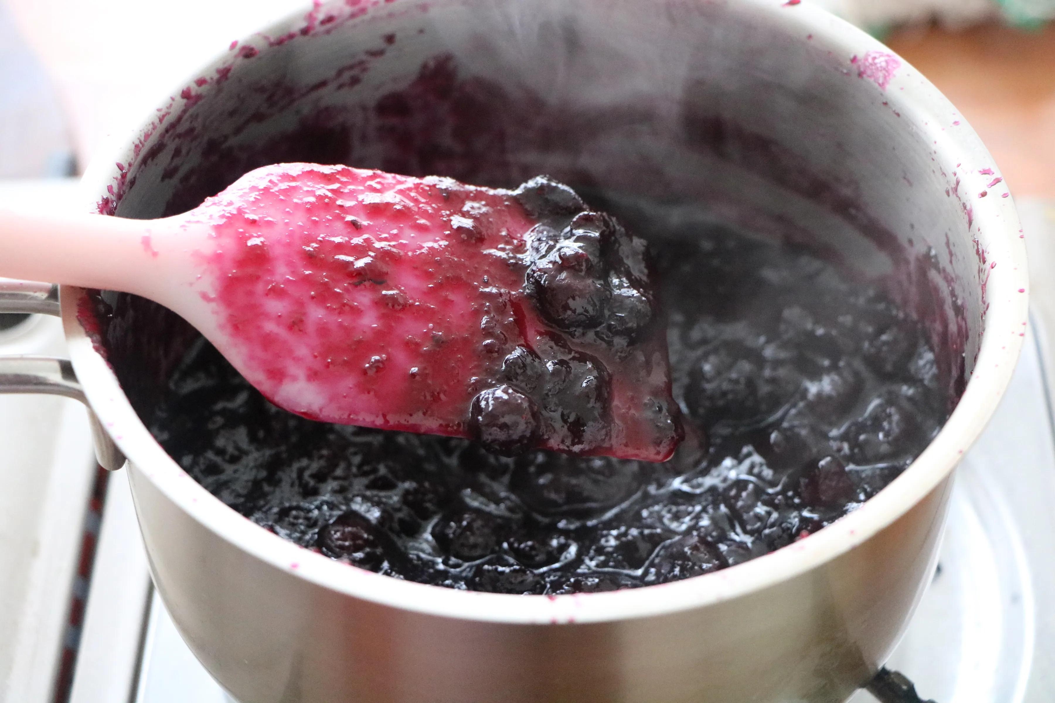 蓝莓果酱搭配吐司吃法,蓝莓果酱怎么做面包