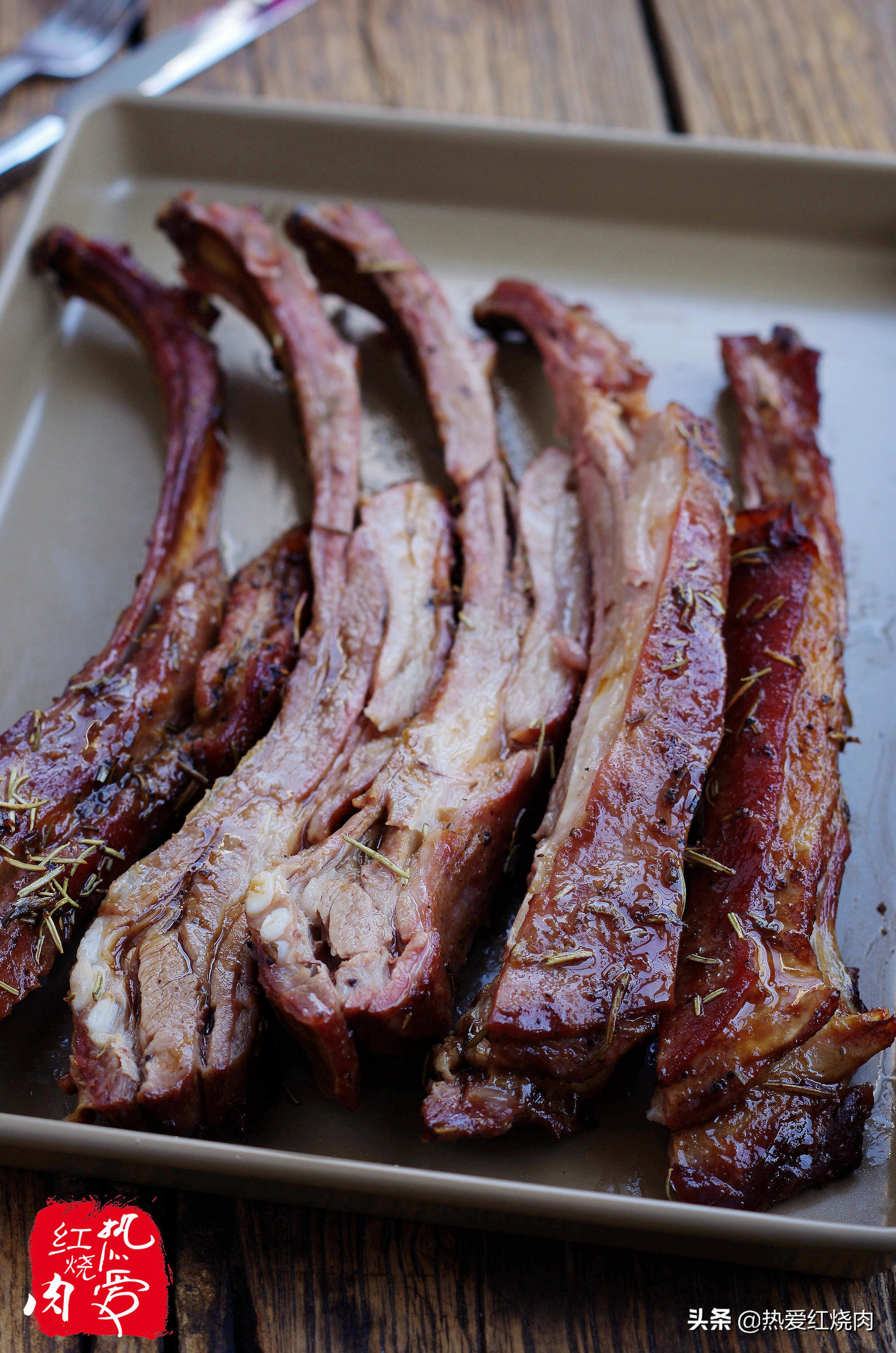 为啥羊排烤完没多少,为什么有些地方羊排烤得外焦里嫩