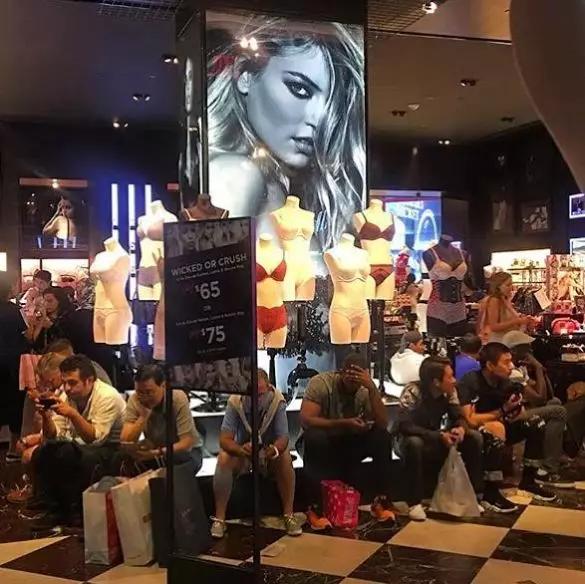 如何解决男性在女性内衣店的生存问题？||莓眼看