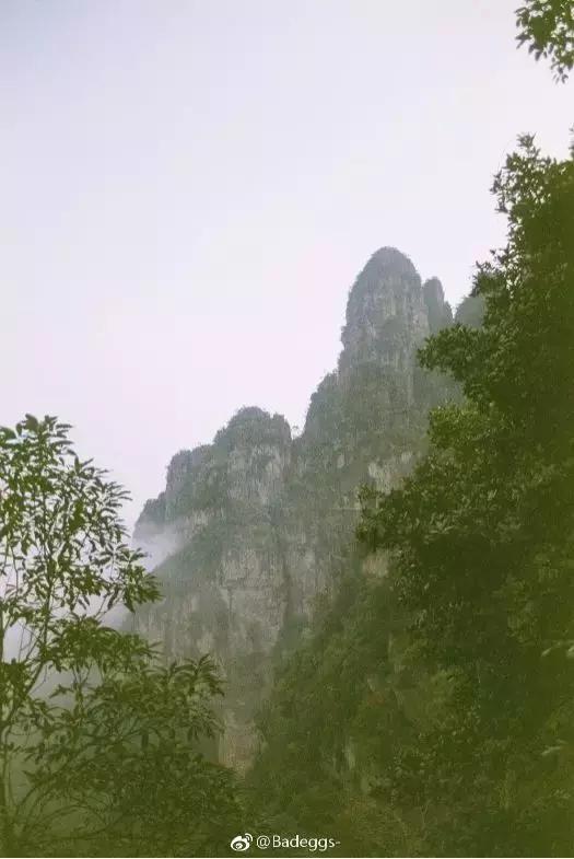 成都坐动车直达这片原始秘境！深幽峡谷、云海奇观、罕见古村…带你逃离夏天！