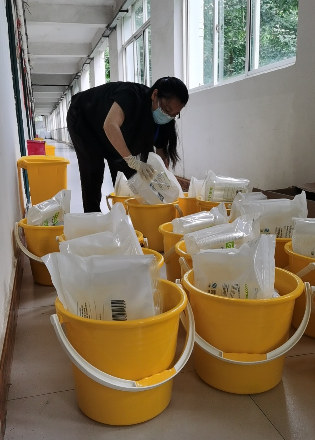 奋战疫情一线的医护们,抗击疫情奋战一线医护