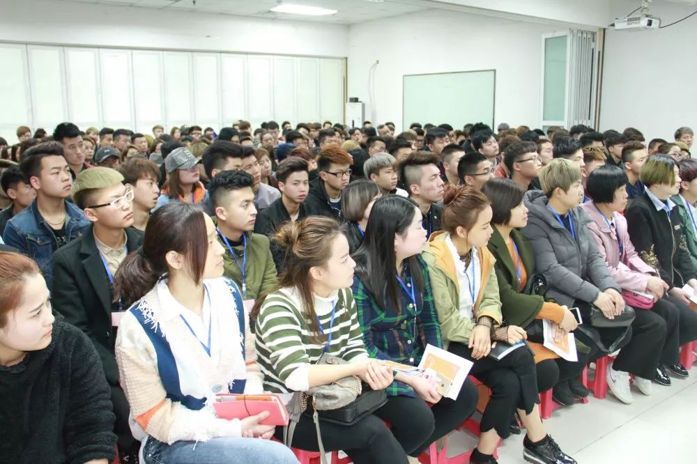 青千万,零基础学美发培训最好学多久