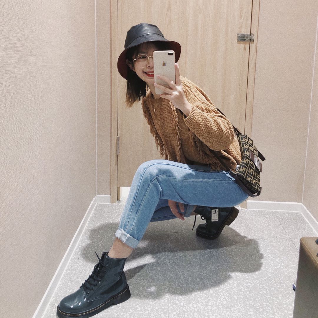 黄色马丁靴搭配长裤牛仔裤,黑色马丁靴配长裤好还是九分裤好