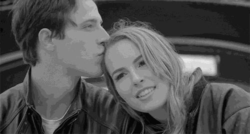 牵女生的小技巧,如何牵到女生的手不尴尬