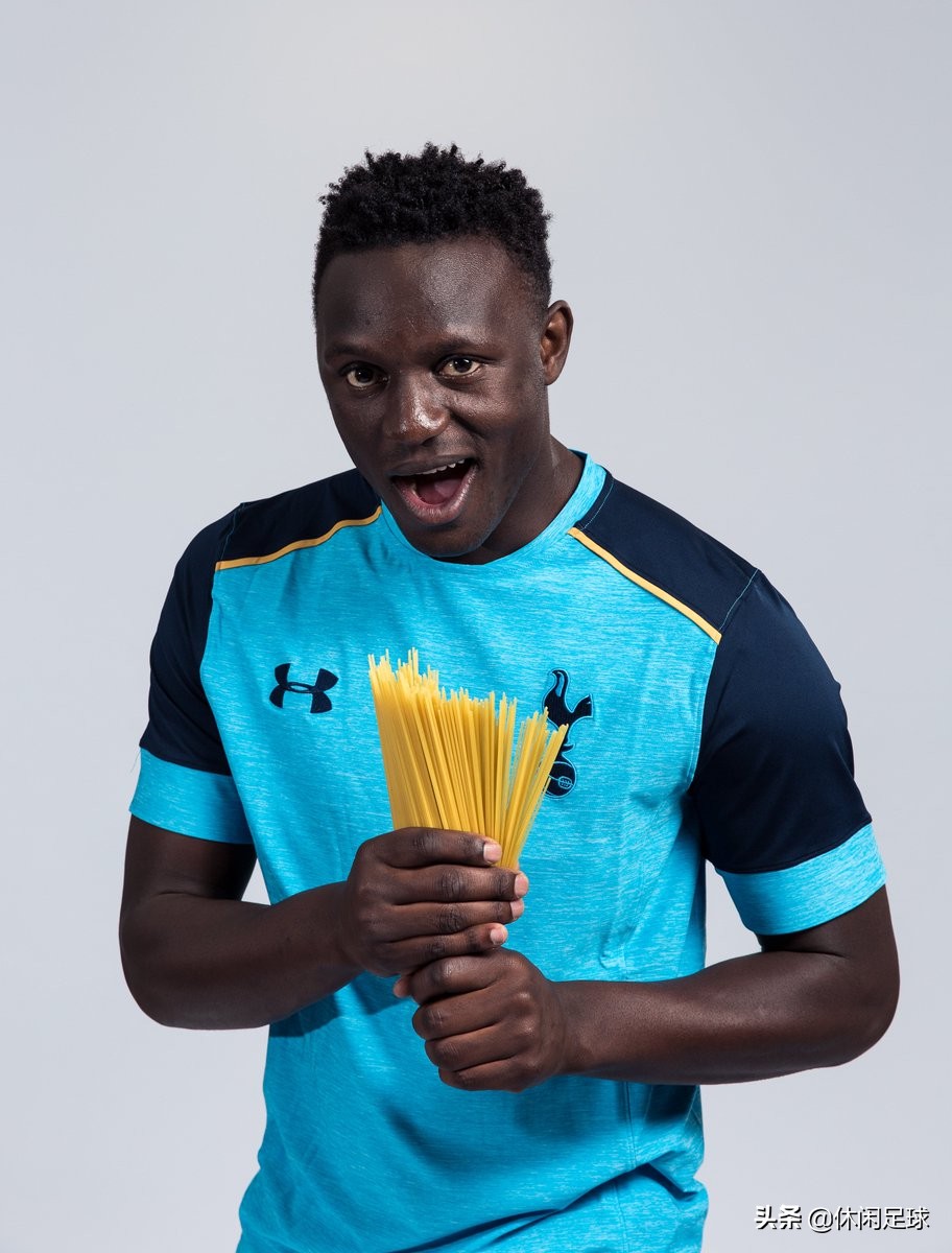 输球不忘吃意面万亚马尽显吃货本性