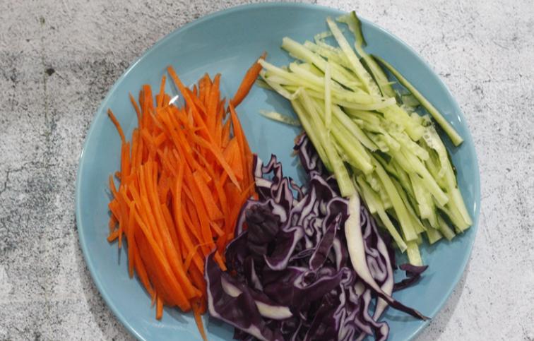 同样的菜凉拌和炒哪个营养好,紫甘蓝凉拌好吃还是炒熟有营养