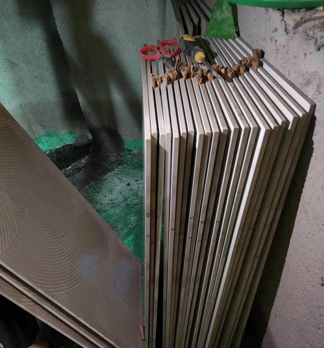 用瓷砖胶贴瓷砖要不要刷背胶,使用瓷砖胶的正确方法