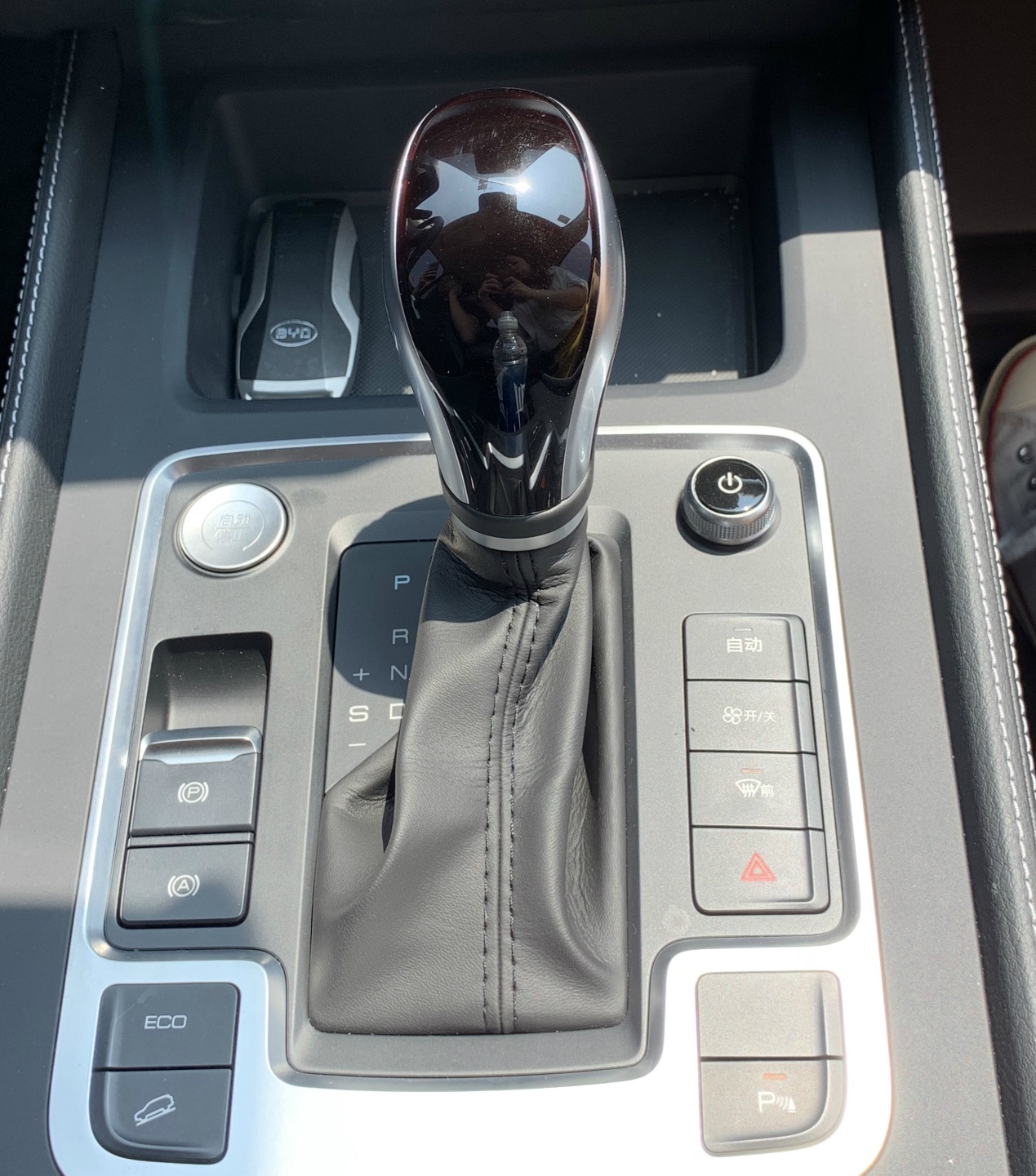 比亚迪唐燃油版和汉兰达,汉兰达对比比亚迪唐燃油