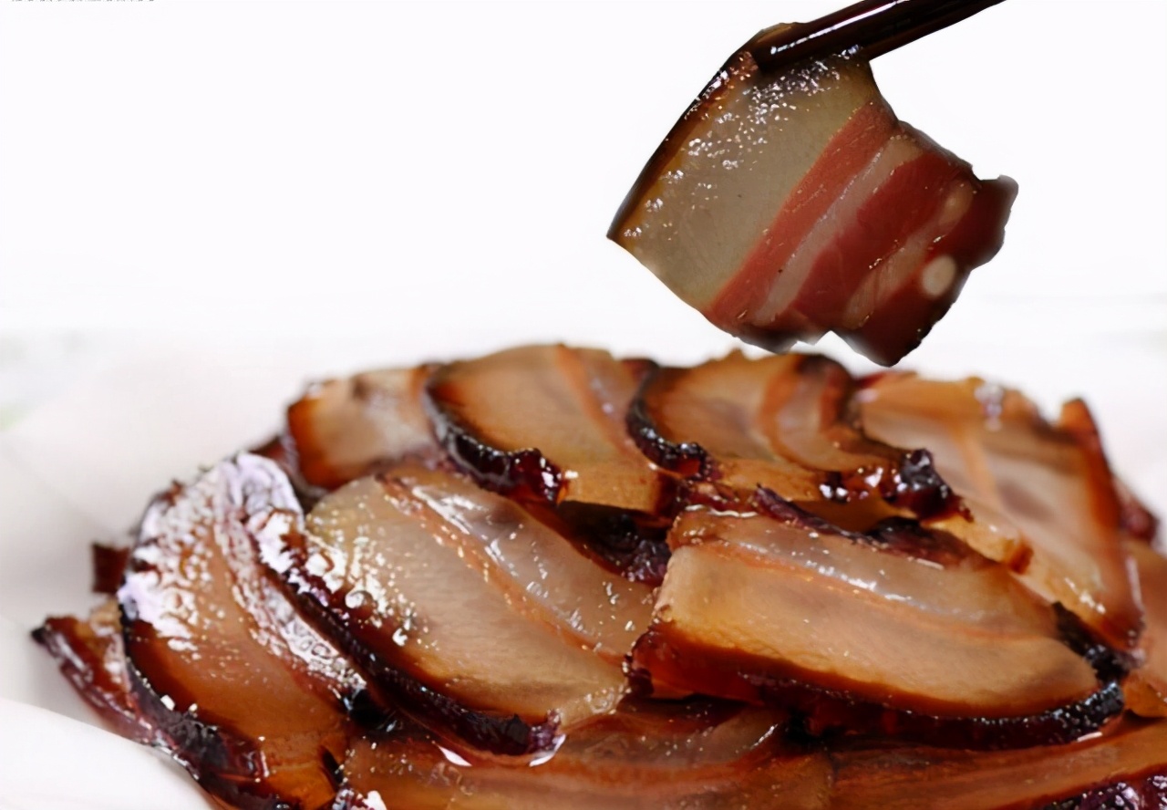 小时候的年夜饭，我们每家每户要吃猪蹄，你们那边的年夜饭呢？