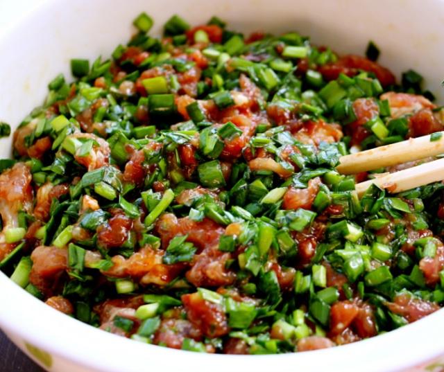 韭菜馅饺子怎样做好吃,韭菜馅饺子怎么调好吃鲜嫩多汁