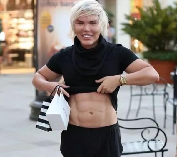 巴西男芭比娃娃,巴西整容狂人芭比娃娃