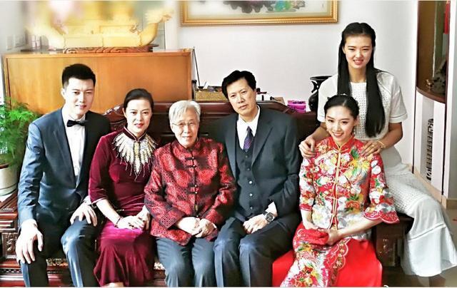 张常宁与张晨是同父异母吗,张常宁和哥哥是同父异母