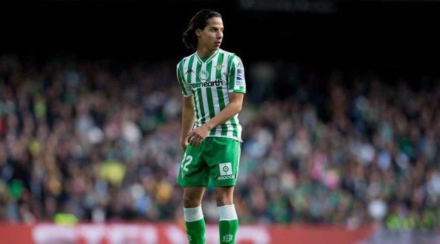 足球梅西球队在哪个国家,足球球星梅西简介