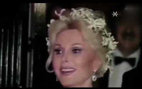 她被骂高级*女妓**，遭性侵生下女儿，69岁嫁给王子，却悲惨而死