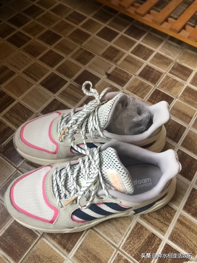 鞋子挤脚教你一招,鞋子挤脚怎么办教学视频