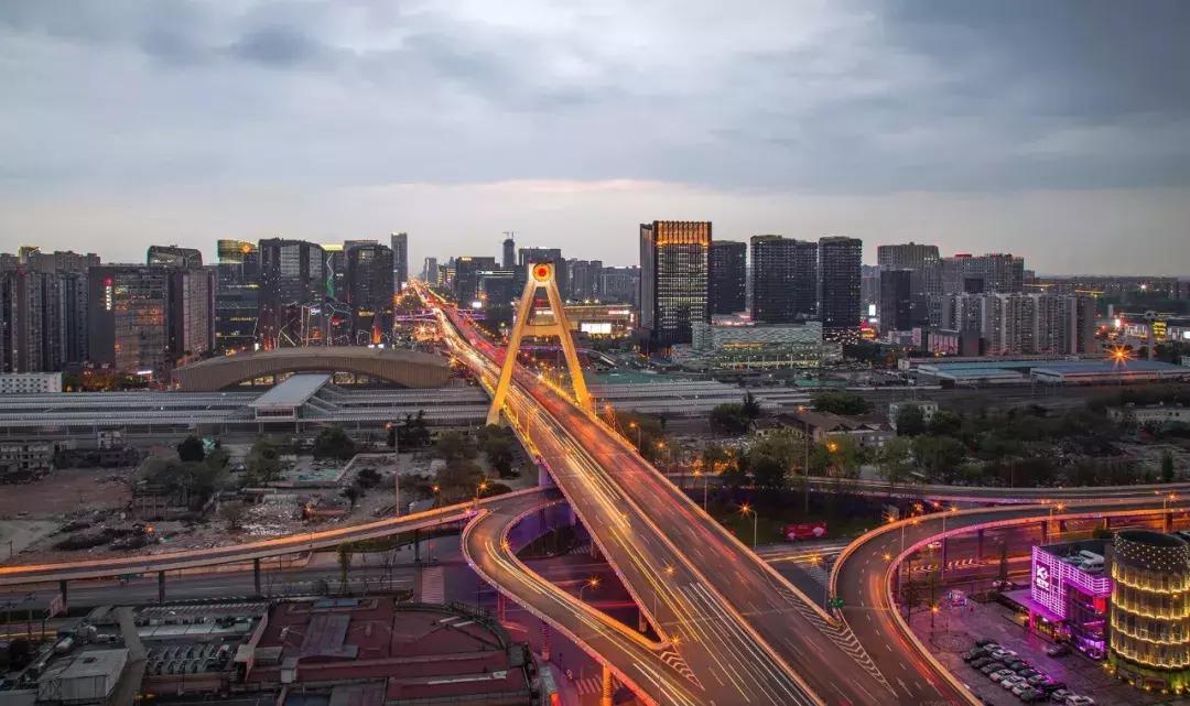 什么是地铁什么是轻轨,什么是地铁什么是高铁