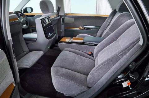 花几千块给座椅包真皮，多少人被改装店老板坑了？织布没那么不堪