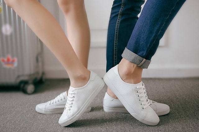 小白鞋怎么变干净的方法,什么方法能让小白鞋一秒变干净