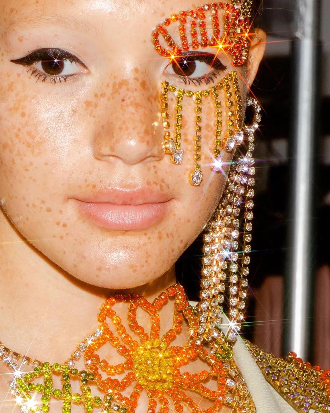 高级透亮的水钻又绚丽又美观,洋气珍珠水钻