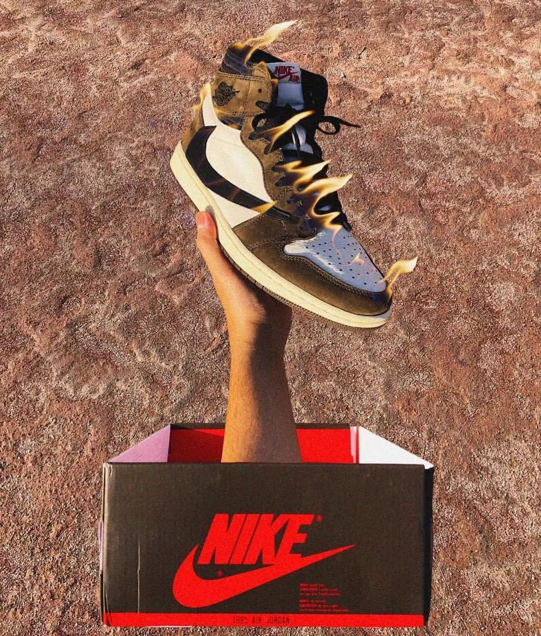 鞋穿不炒｜热门鞋款暴跌，AJ1红丝绸降了4K+，YEEZY满天星降了6K+