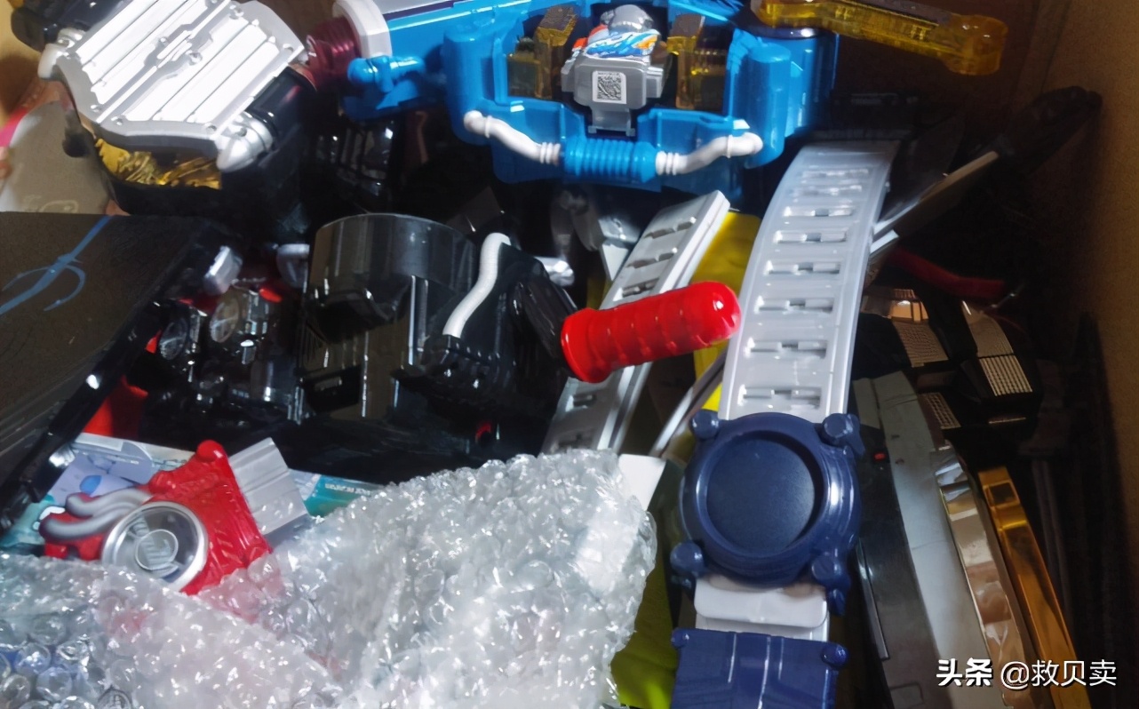 假面骑士：未婚妻卖万元模型*爱做**心晚餐，男子含泪吃两大碗