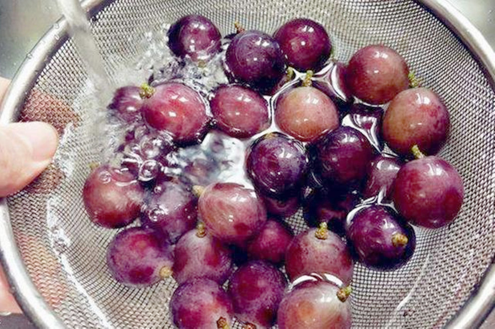 葡萄用什么洗会洗掉上面的虫卵,葡萄要怎样洗才能洗去农药