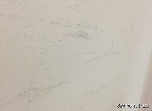 墙面漆上的污渍怎么去除,水性漆墙脏了怎么去除