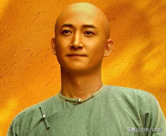 王阳夫妇合体照片,王阳晒抱娃照片