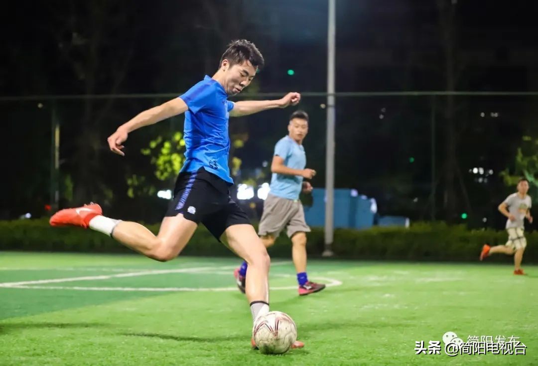 雄州影像记| 夜幕下、绿道里，弥漫着活力简阳的“运动基因”