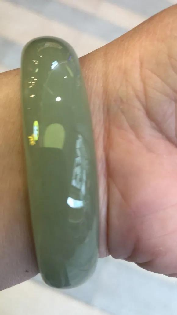 青海料白玉镯值多少钱,200多的青海玉手镯是真的吗