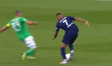 姆巴佩被铲几次,姆巴佩被飞铲