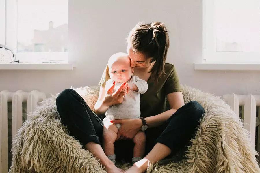 “我花200块，买来女儿性早熟”：多少中国孩子正在被“掏空”