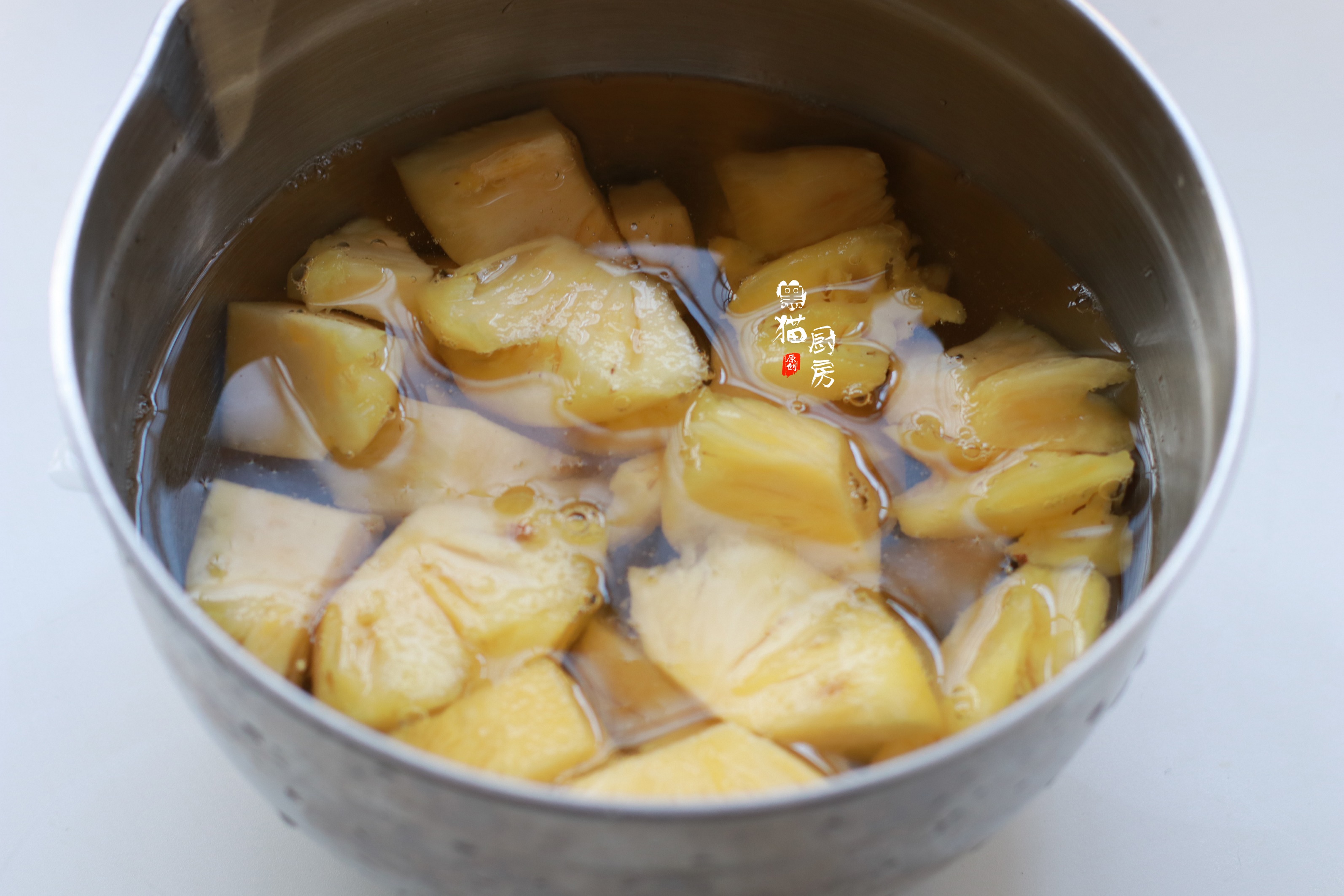 你还在用盐水泡菠萝吃吗,吃菠萝不用盐水洗的后果