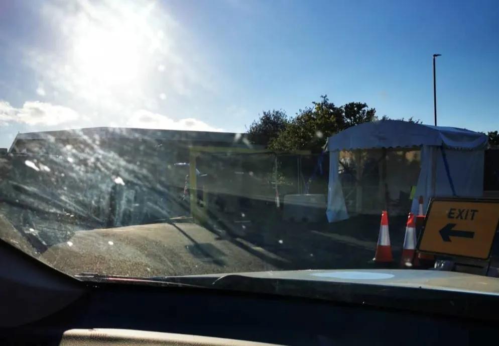 卞江｜我亲身去测了一下新冠，才知道英国的数据有多不靠谱