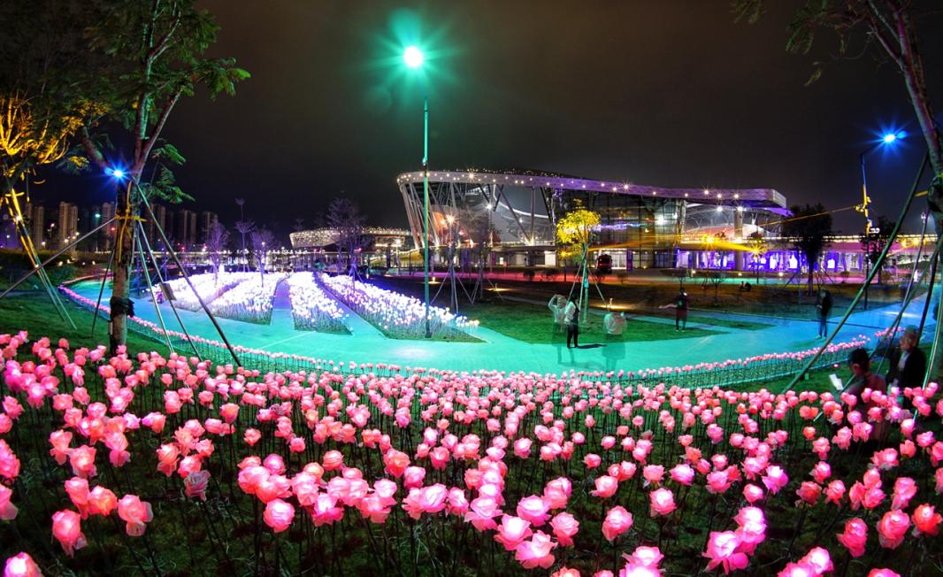 全域旅游星空屋顶“砚生水墨”.来肇庆新区体育中心领略现代美学