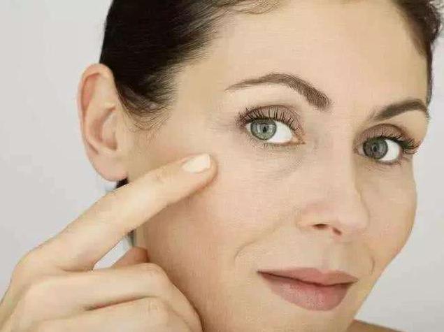 消除烦人眼袋黑眼圈的7个方法,黑眼圈眼袋重最有效的去除土方法