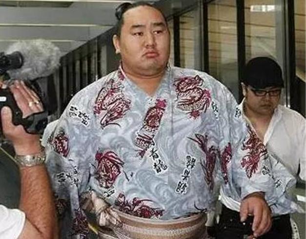 小人物的总统梦：蒙古相扑狠人朝青龙，除了摔跤还有远方